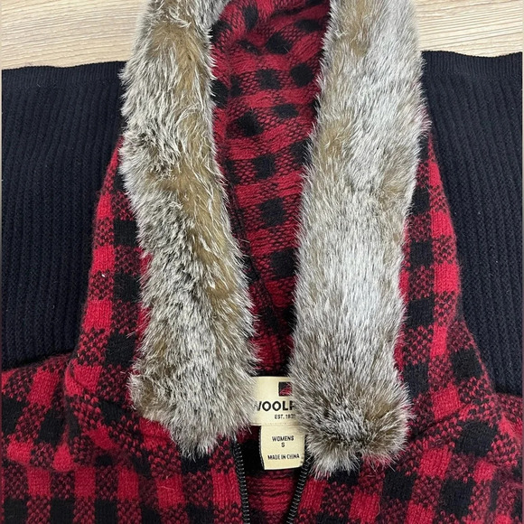 Woolrich Vest Women’s Small Checkered Lambs Wool Faux Fur Hooded Vest - Picture 6 of 6